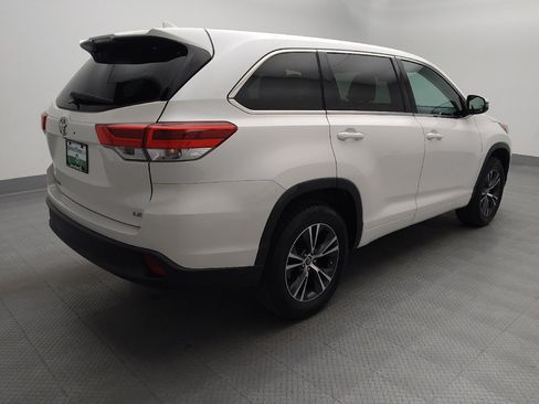 Used 2018 Toyota Highlander Plus FWD image 10