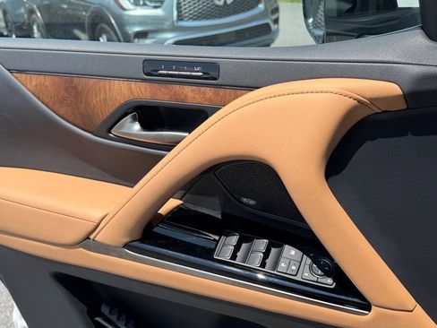 Used 2023 Lexus LX 600 4WD w/ Accessory Package (Z1) image 23