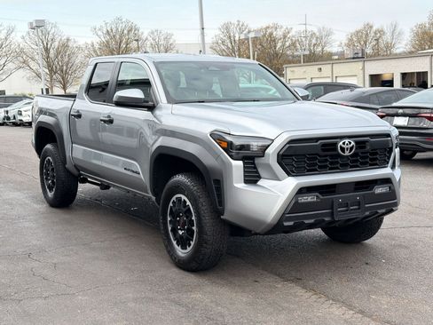 Used 2025 Toyota Tacoma TRD Off-Road image 7