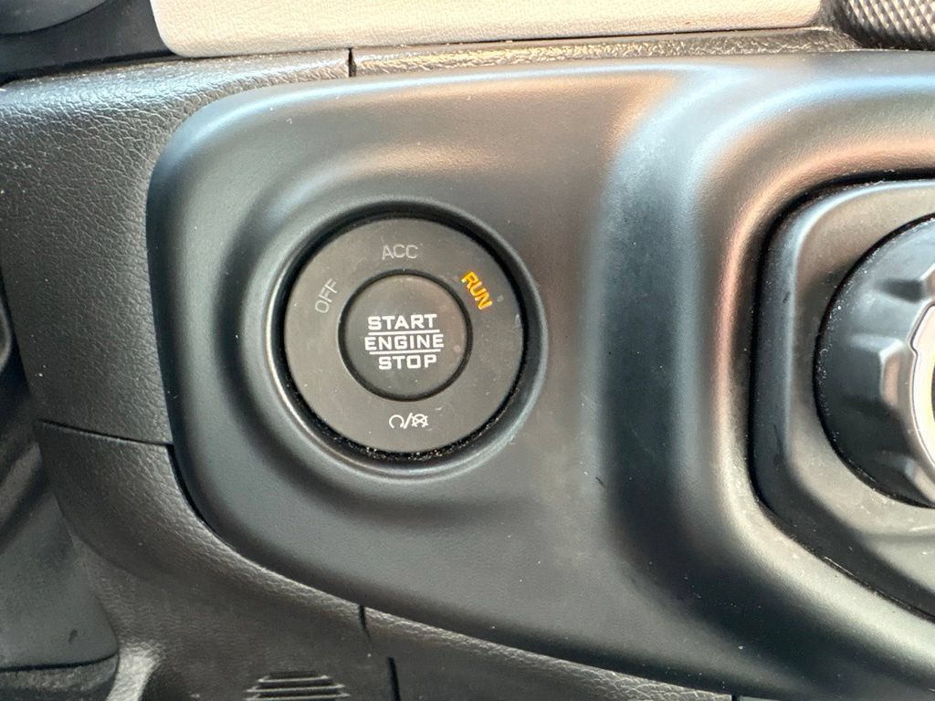 Used 2023 Jeep Gladiator Overland AWD/4WD image 30