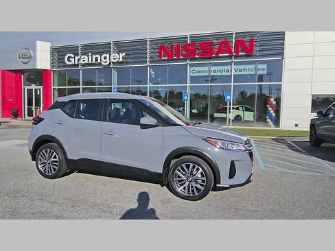 Used 2023 Nissan Kicks SV FWD image 37