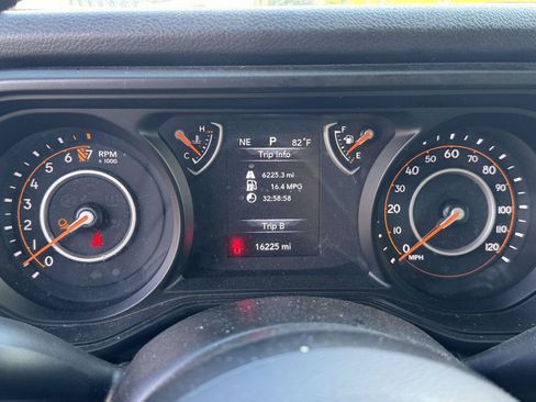 Used 2025 Jeep Gladiator Sport AWD/4WD image 11