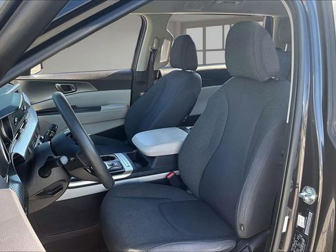 Used 2024 Kia Carnival LX FWD image 20
