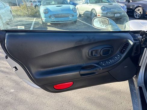 Used 2004 Chevrolet Corvette Convertible w/ Preferred Equipment Group RWD image 39