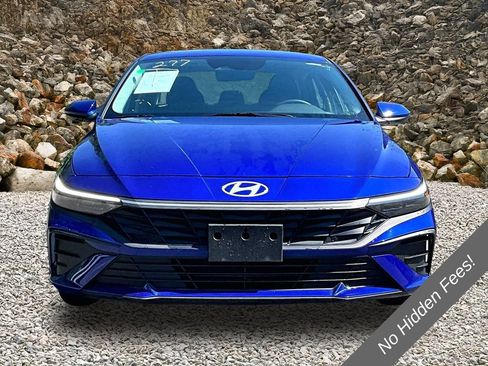 Used 2025 Hyundai Elantra SE FWD image 3