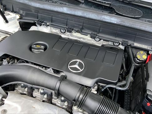 Used 2023 Mercedes-Benz GLB 250 image 33