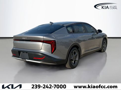 New 2025 Kia K4 LXS image 5