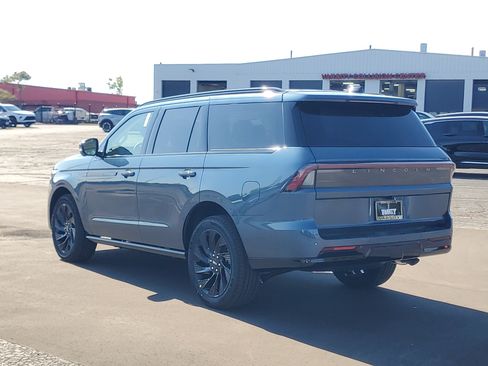 New 2027 Lincoln Navigator Reserve w/ Jet Appearance Package AWD/4WD image 3