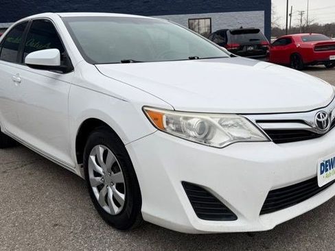 Used 2014 Toyota Camry LE image 7