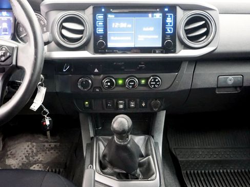 Used 2018 Toyota Tacoma TRD Sport AWD/4WD image 19