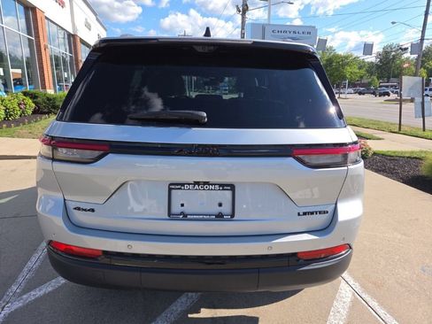 Certified 2024 Jeep Grand Cherokee Limited w/ Luxury Tech Group II AWD/4WD image 12
