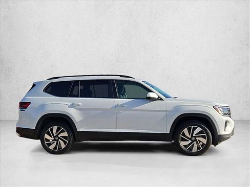 Used 2025 Volkswagen Atlas SE FWD image 4
