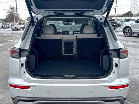 New 2025 Mitsubishi Outlander SE image 12