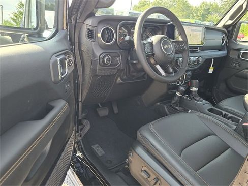 New 2025 Jeep Gladiator Sport image 4
