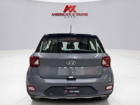 Used 2024 Hyundai Venue Limited FWD image 6