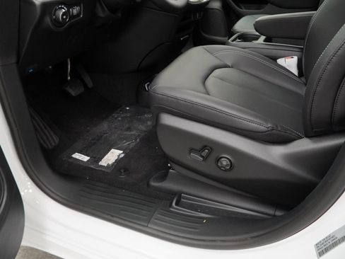 New 2026 Chrysler Pacifica Select image 28