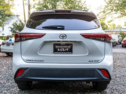 Used 2023 Toyota Highlander AWD image 5