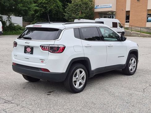 Used 2023 Jeep Compass Latitude w/ Sun and Sound Group AWD/4WD image 3