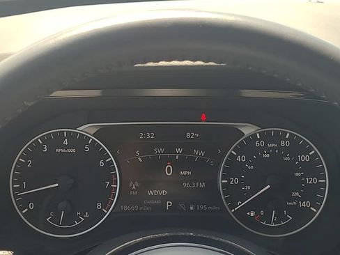 Used 2024 Nissan Pathfinder SL FWD image 15