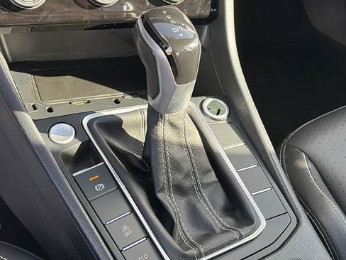 Used 2024 Volkswagen Jetta SE image 25