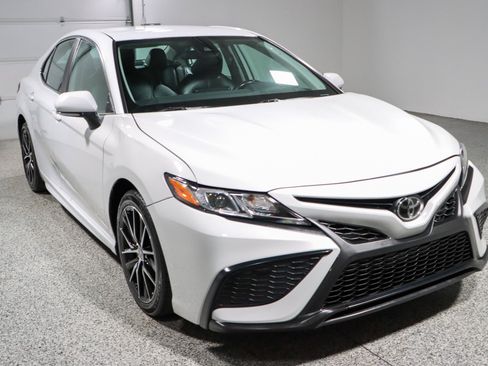 Used 2024 Toyota Camry SE FWD image 5