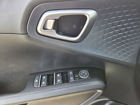 Certified 2025 Kia Soul EX image 17