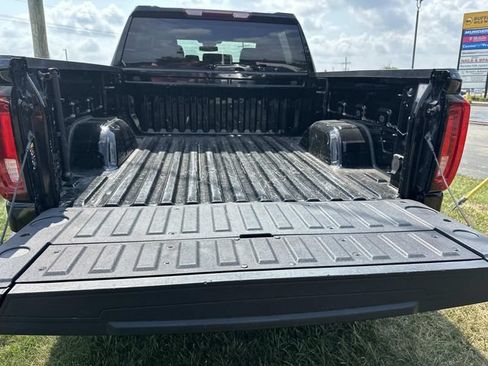 Used 2025 GMC Sierra 1500 SLT AWD/4WD image 17