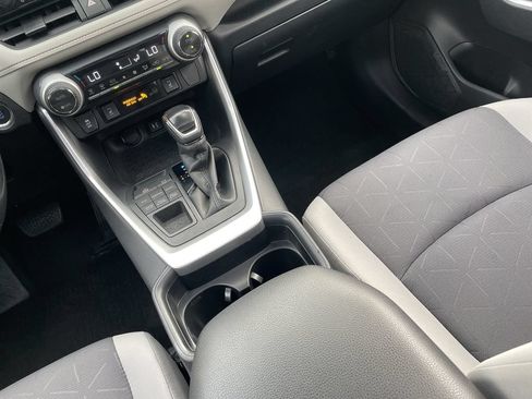 Certified 2019 Toyota RAV4 XLE w/ Convenience Package AWD/4WD image 21