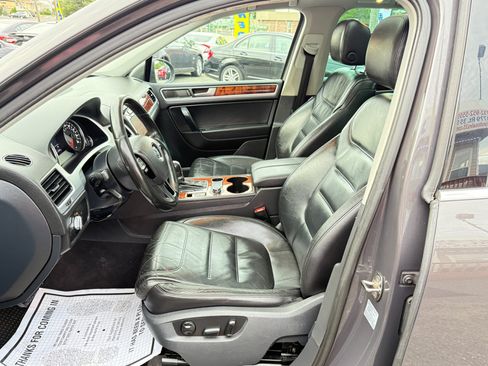 Used 2012 Volkswagen Touareg VR6 image 12