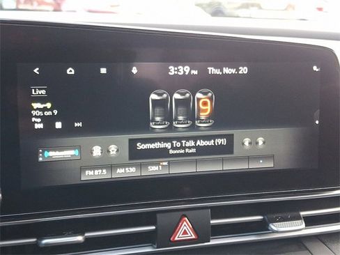 Used 2021 Hyundai Elantra Limited image 18