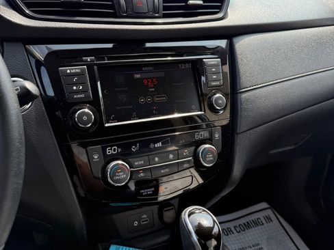 Used 2019 Nissan Rogue SV image 23