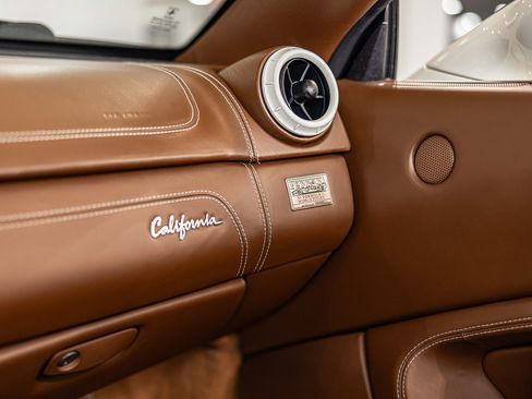 Used 2012 Ferrari California image 29
