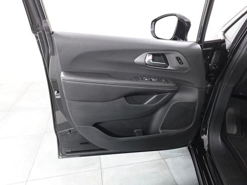 New 2027 Chrysler Pacifica Select FWD image 20