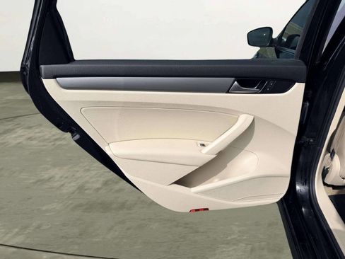 Used 2015 Volkswagen Passat 1.8T SE FWD image 23