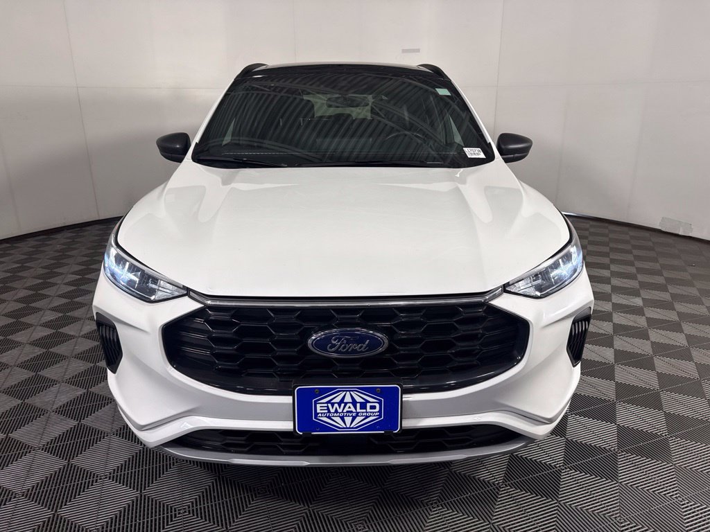 Used 2023 Ford Escape ST-Line w/ Tech Pack #1 AWD/4WD image 3