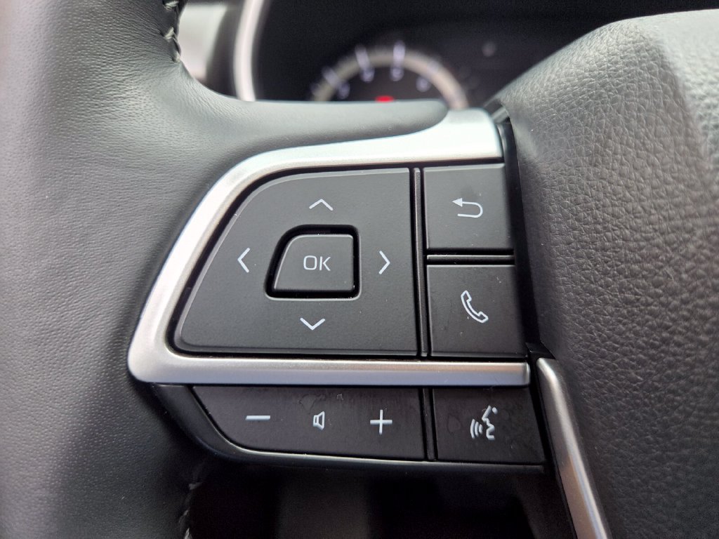 Used 2023 Toyota Highlander XLE FWD image 21