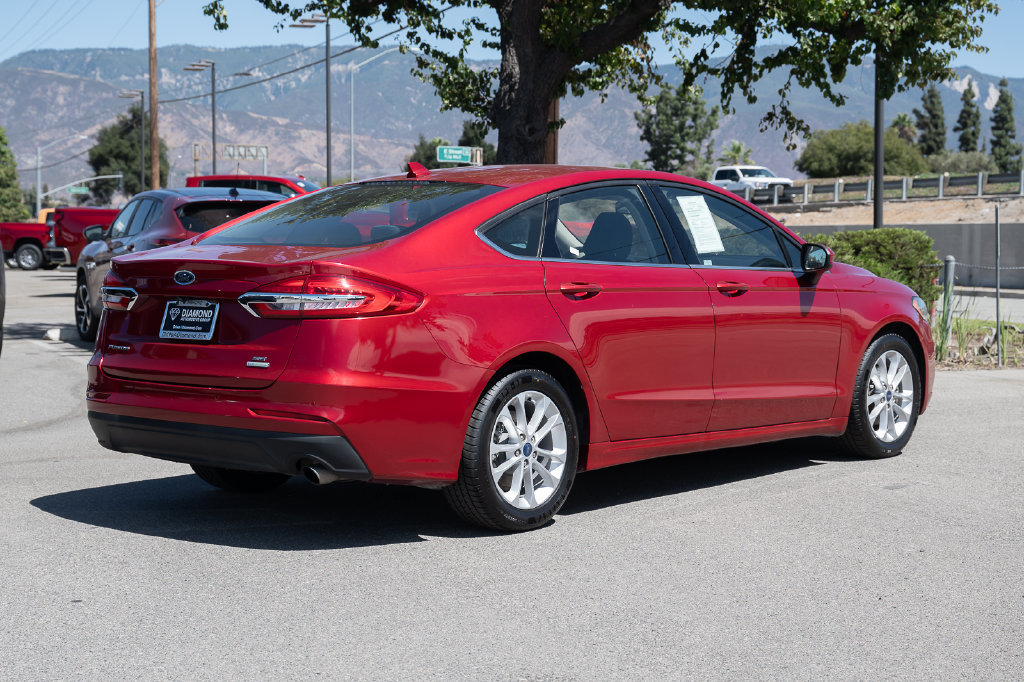 Used 2020 Ford Fusion SE FWD image 4