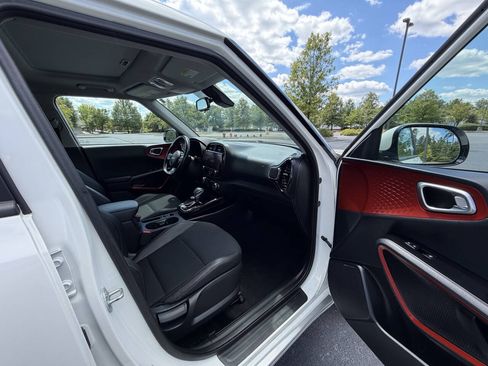 Used 2023 Kia Soul GT-Line w/ GT-Line Technology Package FWD image 19