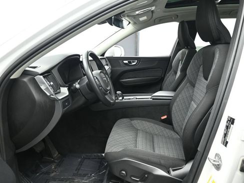 Used 2023 Volvo XC60 B5 Core AWD/4WD image 11