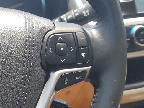 Certified 2017 Toyota Highlander XLE FWD image 25