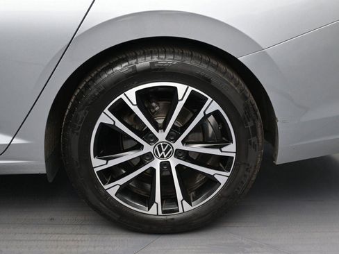 Used 2024 Volkswagen Jetta Sport image 11