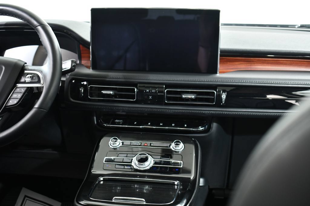 Used 2023 Lincoln Nautilus Reserve w/ Equipment Group 202A AWD/4WD image 9