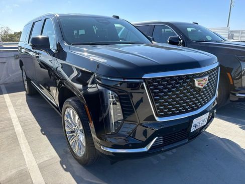 Used 2026 Cadillac Escalade ESV Luxury AWD/4WD image 3