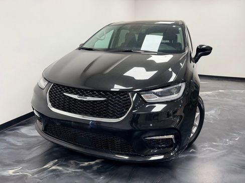 Used 2023 Chrysler Pacifica Touring-L FWD image 21