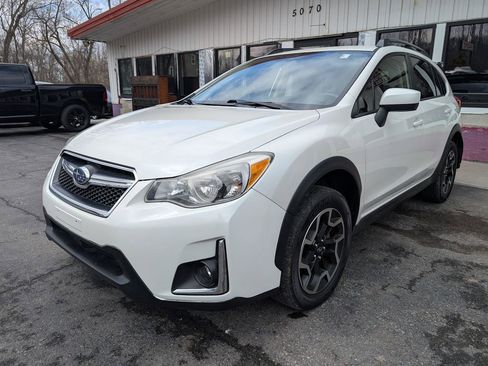 Used 2017 Subaru Crosstrek 2.0i Premium AWD/4WD image 3