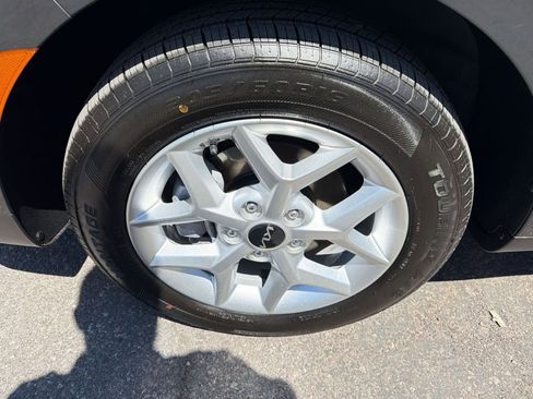 Used 2025 Kia Soul LX w/ LX Technology Package FWD image 21
