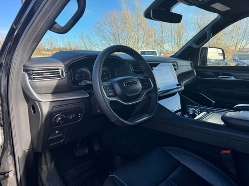 Used 2024 Jeep Wagoneer Series III image 19