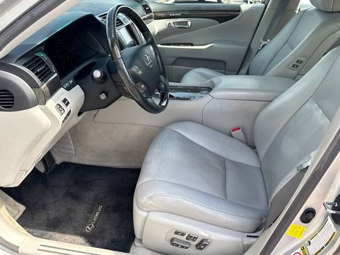 Used 2012 Lexus LS 460 w/ Comfort Pkg image 9