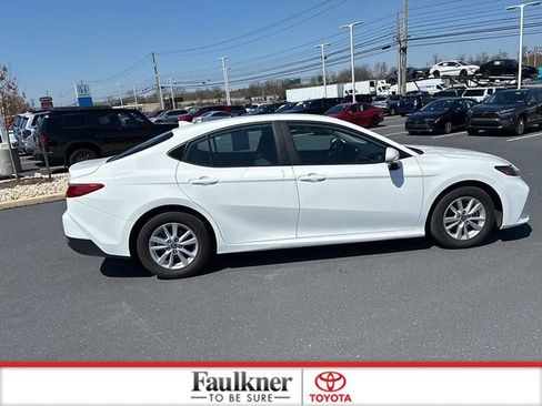 Used 2025 Toyota Camry LE image 6