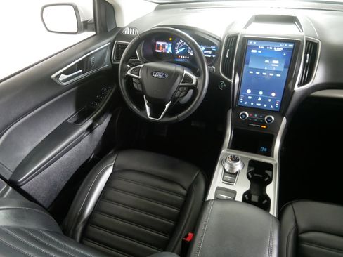 Used 2024 Ford Edge SEL image 9